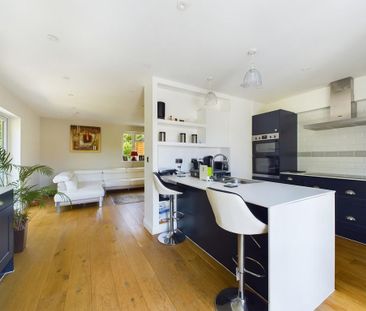 4 bedroom detached bungalow to rent - Photo 2