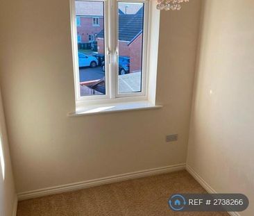 3 bedroom semi-detached house to rent - Photo 2