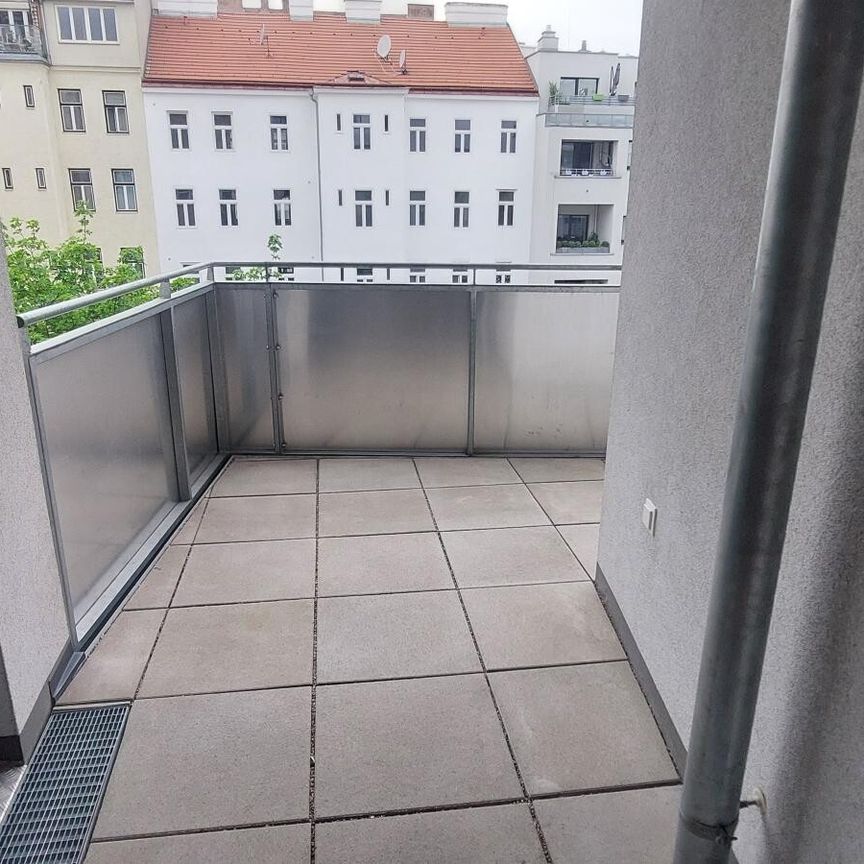 Schöne Familien- oder WG Wohnung mit Balkon in der Laxenburger Straße 56 - Photo 1