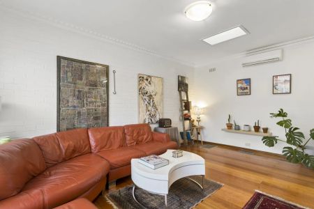 CHARMING 1 BEDROOM VILLA UNIT IN PRIME PARKDALE LOCALE! - Photo 2