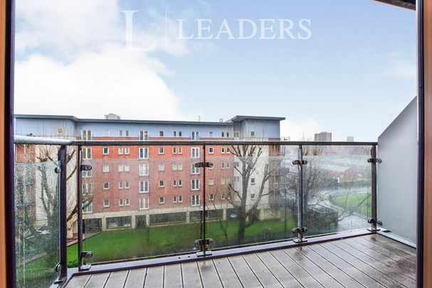 2 bedroom flat to rent - Photo 1