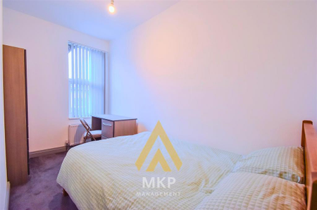 5 bedroom terraced house to rent - Photo 2