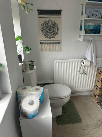 1 bedroom in a house share to rent - Photo 2