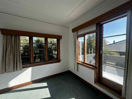 Spacious and sunny in St Clair! - Photo 2