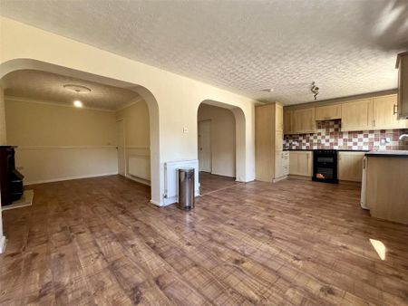 3 bedroom semi-detached house to rent - Photo 3