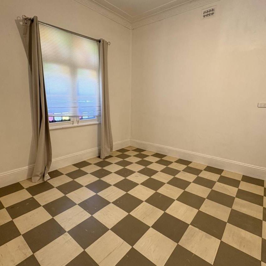 STONE THROW TO BEAUMONT ST! - Photo 1