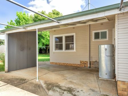 Comfortable Three-Bedroom Home in South Tamworth! - Photo 2