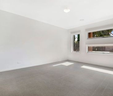 Family home in Mill Park Lakes and great location! - Photo 5