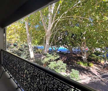 Stylish Renovated Apartment in Prime Alexandria Location - Photo 6