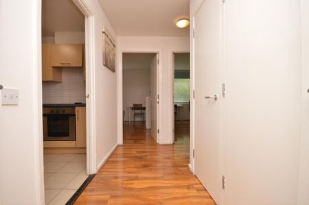 1 bedroom in a flat share to rent - Photo 5