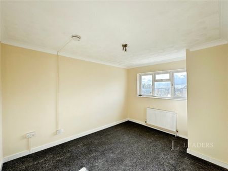 3 bedroom maisonette to rent Greywell Road, Havant, Hampshire, PO9 - Photo 2