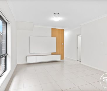 Single Living Area Home with Versatile Downstairs Space & Large Yard - Photo 1