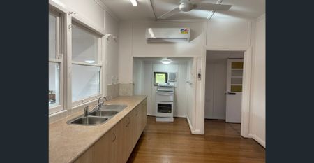 Spacious Family Home in great location - Photo 3