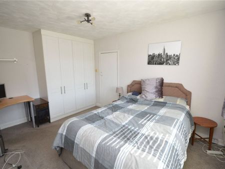 1 Bed Terraced House, Longroyd Place, LS11 - Photo 4