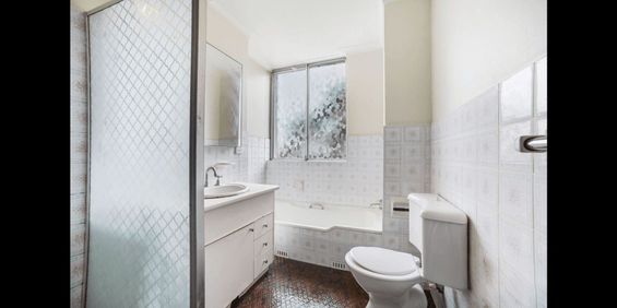 Cozy House for Rent in Burwood - Live Close to the City - Photo 3