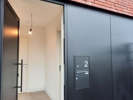 luxueuze nieuwbouw villa met grote tuin, 2 autostaanplaatsen en 12 zonnepanelen - Foto 5