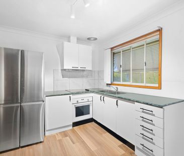 Well-Presented 3 Bedroom Home with Spacious Yard - Photo 5