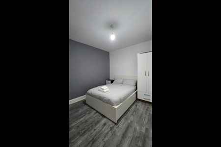 6 Bed Terraced House, Norfolk Road, RG30 - Photo 2