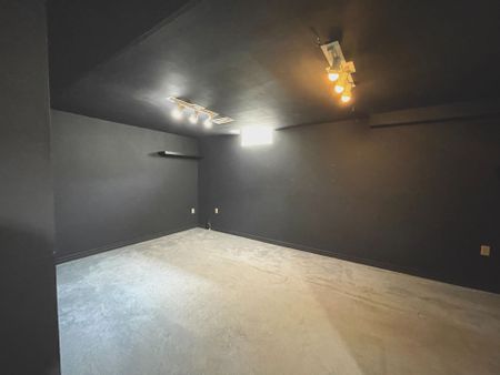 For Lease - 2136 Golden Orchard Trail, Oakville, Ontario - Photo 2