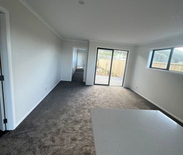 56 Hokioi Drive, Kenepuru - Photo 1