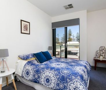 Modern home in the heart of Glenelg - Photo 5