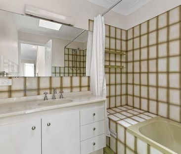 Updated 4-bedroom family home in a prime location - Photo 6