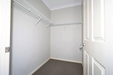 Quality Modern Family Home - Huge 6m x 12m Carport or Entertainment Area - Photo 3