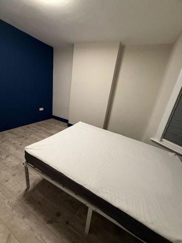 Room in a Shared House, Whitehorse Road, CR7 - Photo 2