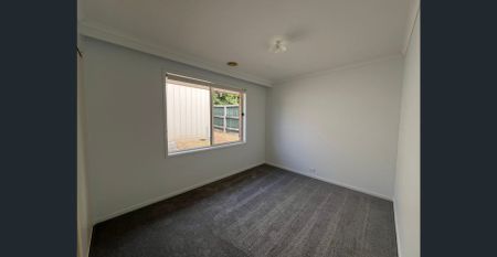 Spacious Family Home on Double Block- Garden Maintenance included - Photo 2