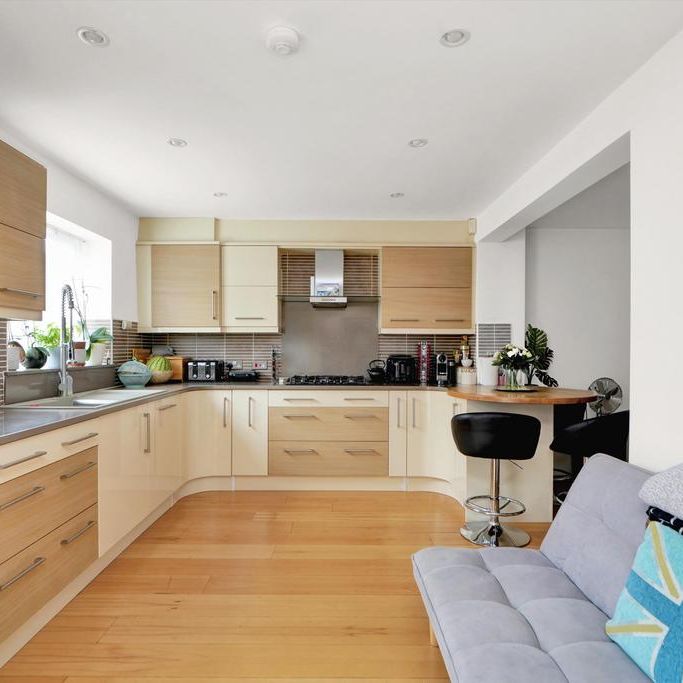 4 bedroom townhouse to rent - Photo 1