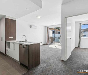 Charming One Bedroom Apartment In Prime Location - Photo 2