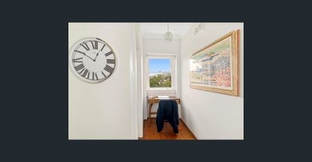 Semi Furnished Freshly Painted One Bedroom Apartment in the Heart of Darlinghurst - Photo 5