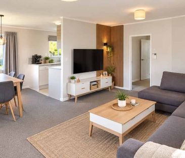 Te Atatu Peninsula Gem – Stylish, Spacious & Ready to Enjoy - Photo 1