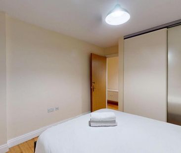 2 bedroom flat to rent - Photo 6