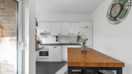 Instapklaar bemeubeld appartement met 2 slpkrs in centrum Zutendaal - Photo 4