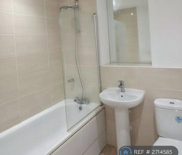 1 bedroom in a house share to rent - Photo 2