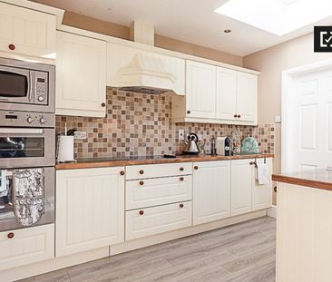 Room for rent in 4-bedroom house in Knocklyon - Photo 4