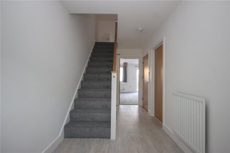 4 bedroom end of terrace house to rent - Photo 3