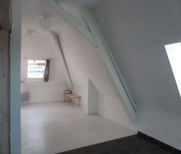 À louer / Appartement F2 DUPLEX / BESANCON QUARTIER ST-FERJEUX 26 r... - Photo 2