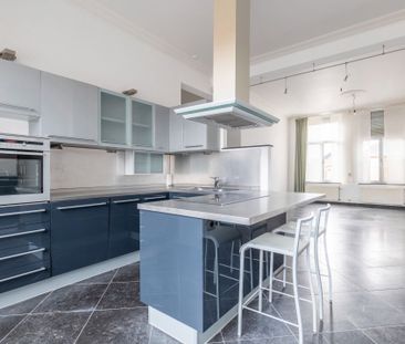 Centraal gelegen éénslaapkamerappartement met terras - Photo 2