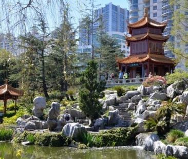 SPACIOUS TWO BEDROOM APARTMENT WITH PARKING IN RAILWAY SQUARE - Photo 4