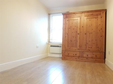 Chertsey Bridge Road, Chertsey - Photo 3