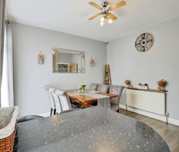 3 bedroom semi-detached house to rent - Photo 3