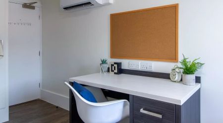 Silver Ensuite Room - Photo 2