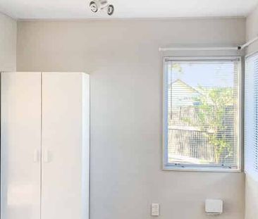 FLAXMERE - 3 BEDROOM - Photo 2