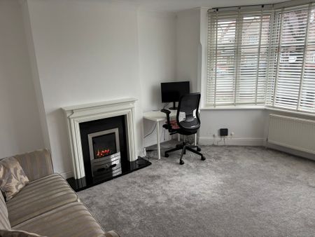 3 bedroom house on Moseley Avenue, Coventry, CV6 1HS - Photo 4