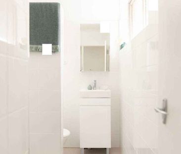 Stylish One-Bedroom Apartment in the Heart of Marrickville - Photo 6