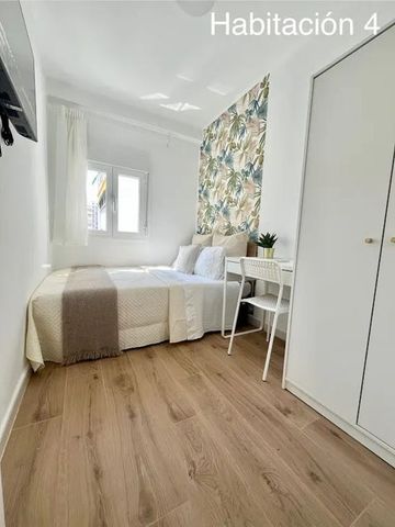 Barriada la Palmilla, Sevilla, Andalusia 41009 - Photo 2