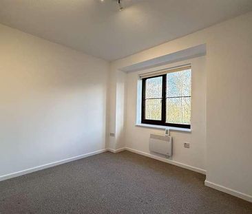 Rooksdown, Basingstoke, RG24 - Photo 6