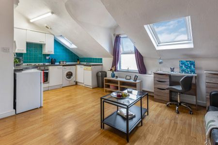 3 MOOR VIEW Leeds - LS6 1AQ - Photo 4